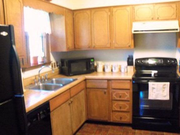 4th image of 418 Melrose Ave