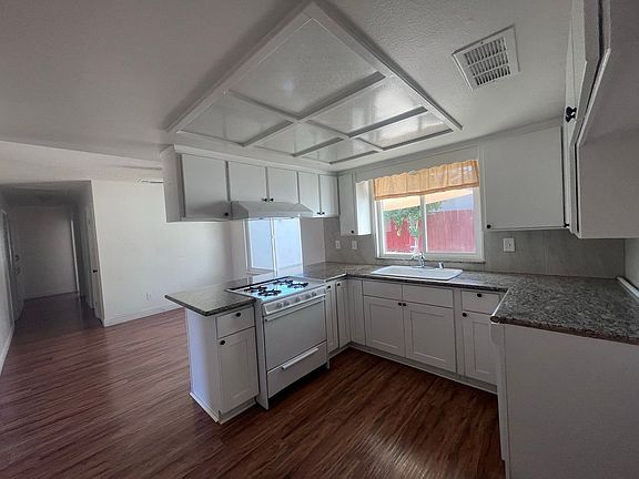 5th image of 1023 W Evergreen Ave
