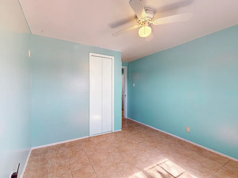 11517 Ralph Ave NE — Photo 7
