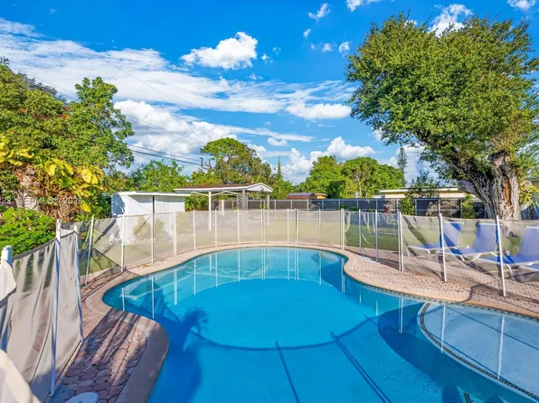 38 Miami Gardens Rd, Hollywood, FL 33023