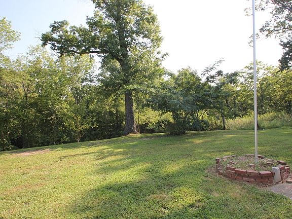 4th image of 719 Mike Brown Ln