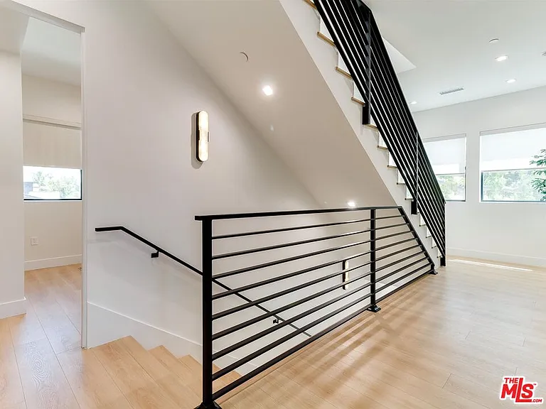 5929 Hesperia Ave — Photo 34
