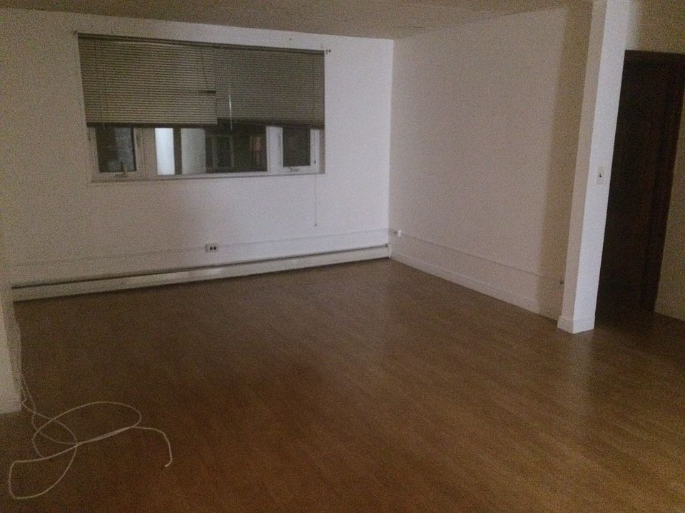 1st image of 225 Woodland Ave