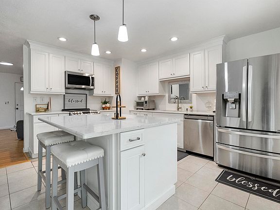 4th image of 105 Mason Ct