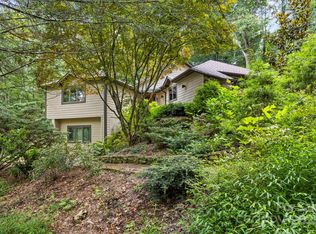 35 Mountain Lake Dr, Hendersonville, NC 28739