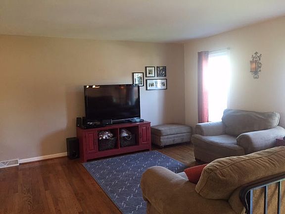 3rd image of 2828 Crown Cir