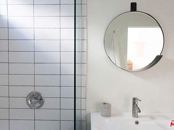 5th image of 2226 3/4 Echo Park Ave