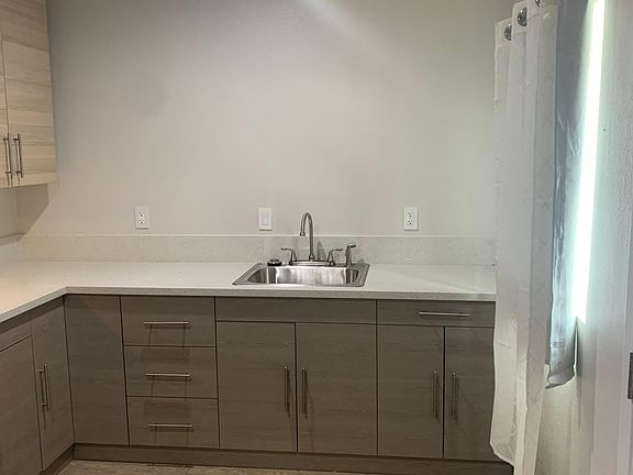4th image of 3102 National Ave #5
