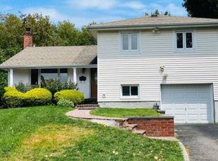 40 Willets Dr, Syosset, NY 11791