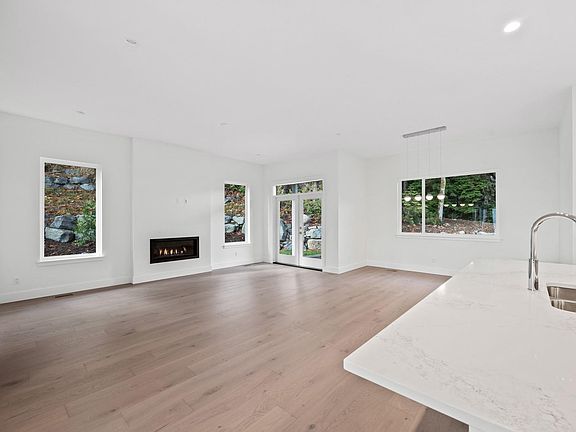 2nd image of 49 Grayhawk Pl