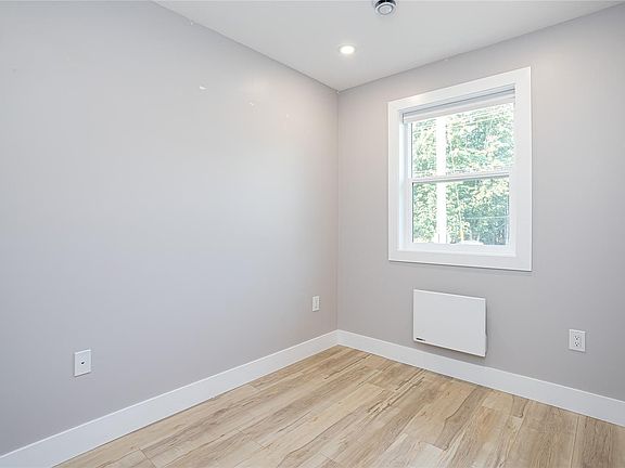 5th image of 213 Macdonald Rd
