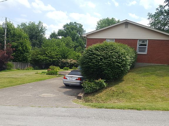 2nd image of 210 Wedgewood Dr