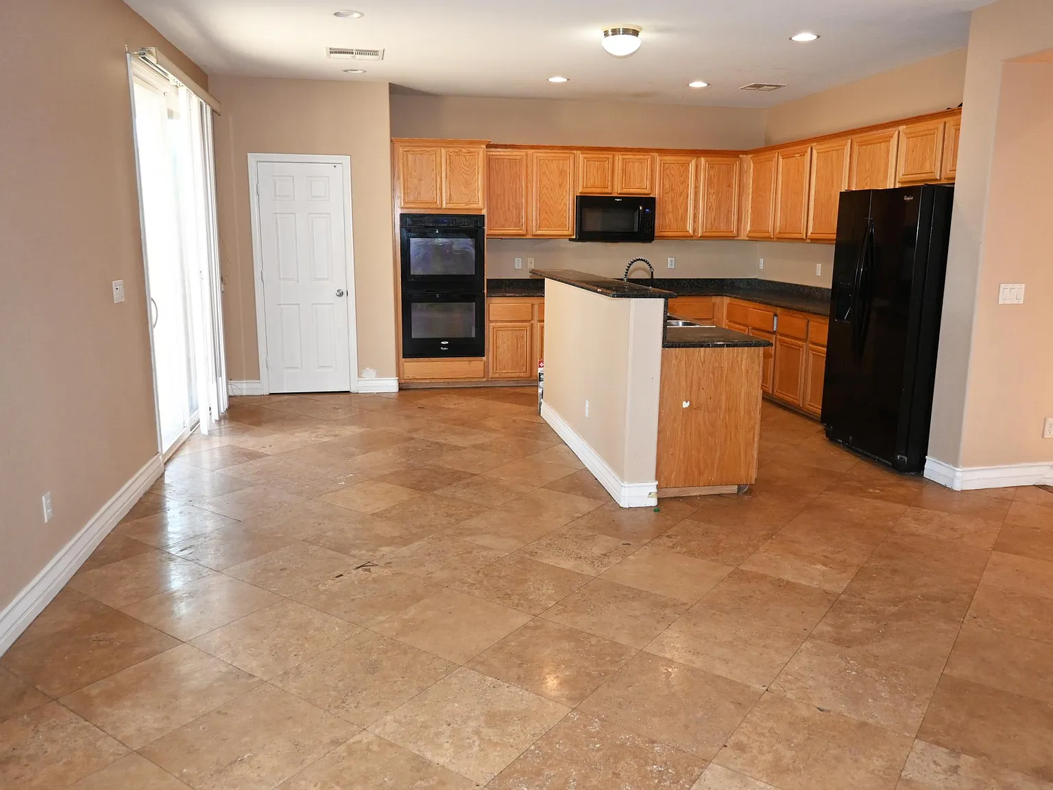 5 bed, 3720 sqft, $3,400 — Photo 3