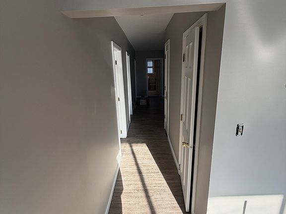 4th image of 174 Montaup St #1