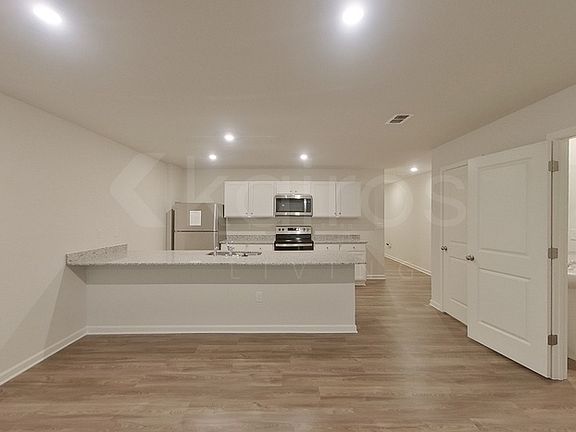 4th image of 332 Ironwood Ct
