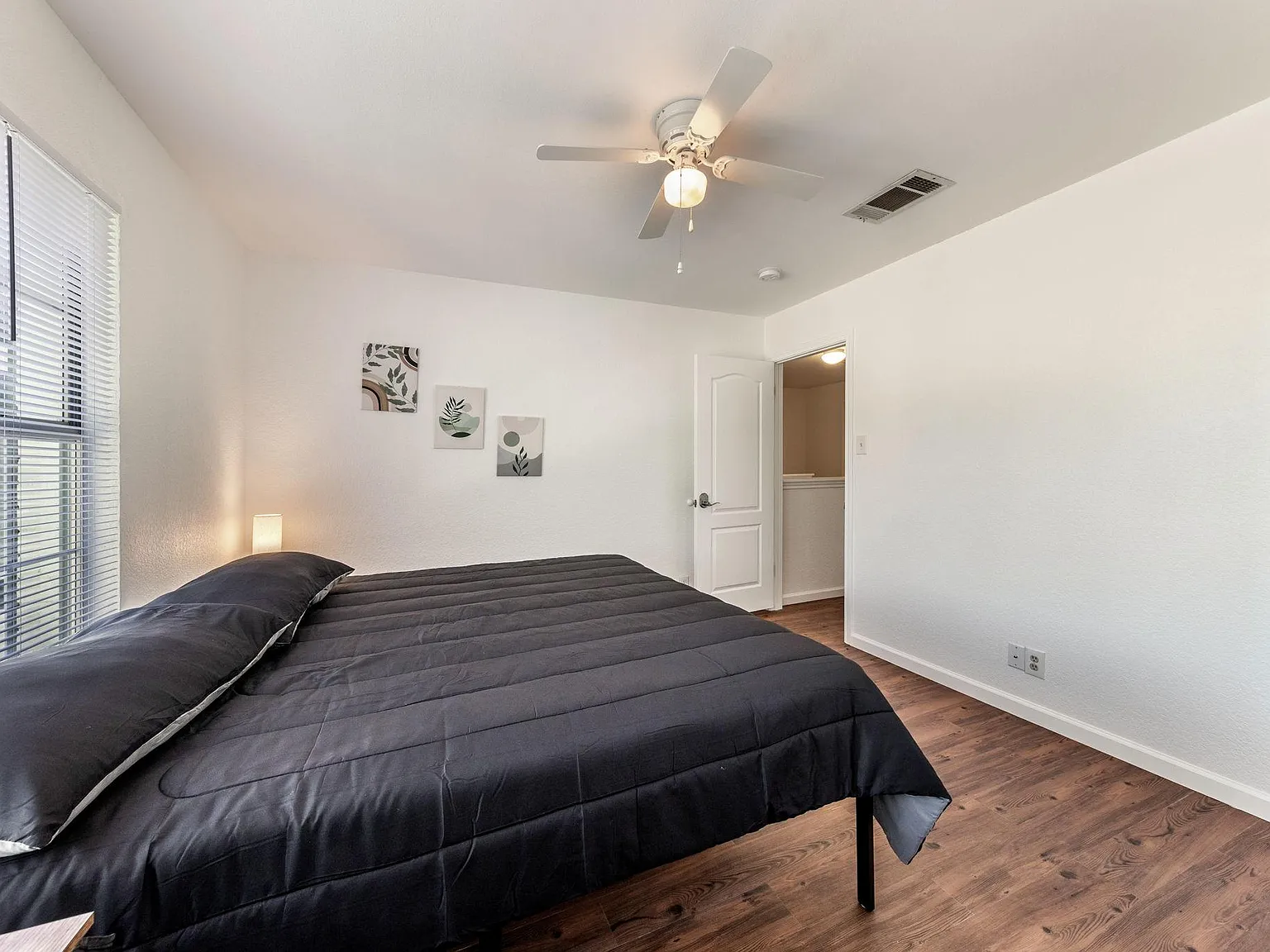 4 bed, 3.0 bath, $927 — Photo 3