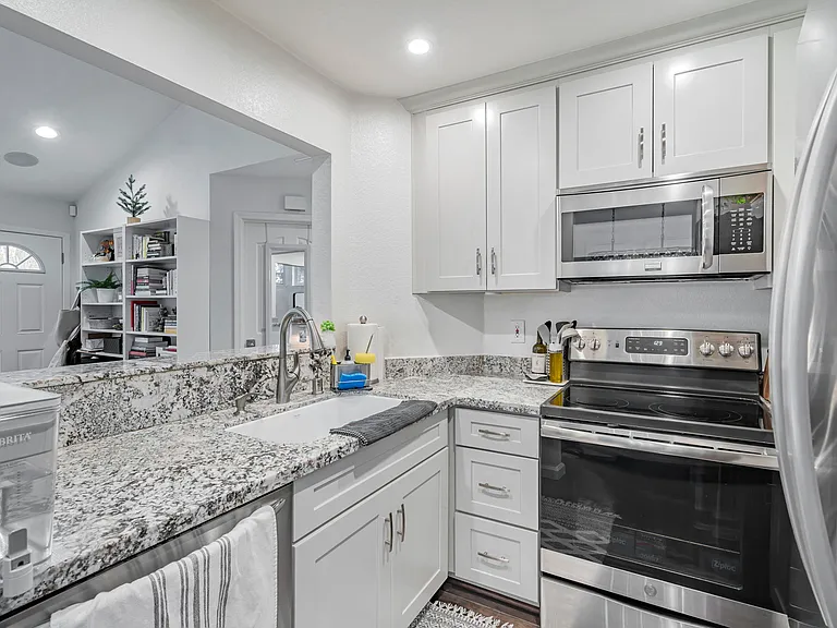 744 Northrup St — Photo 29