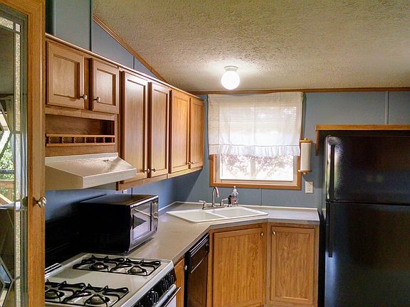 5th image of 3720 Louis Dr