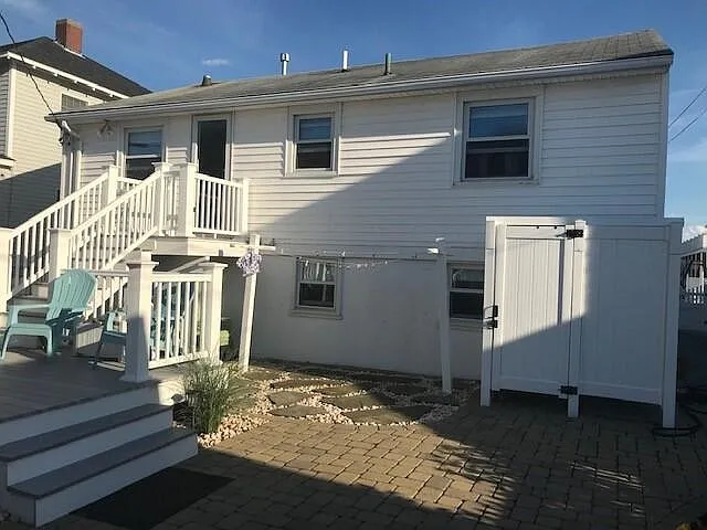 2 bed, 884 sqft, $2,200 — Photo 2
