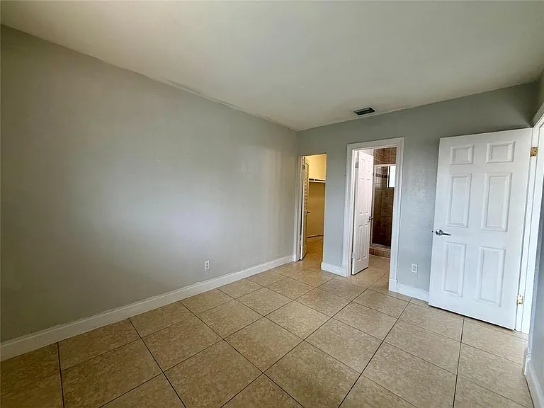 1023 NW 1st Ave #4 — Photo 13