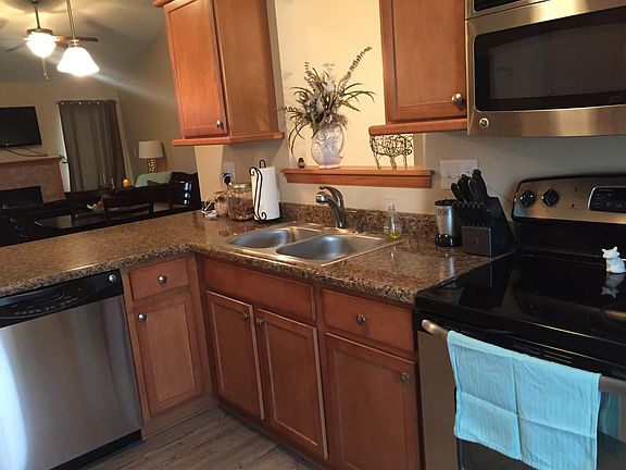 3rd image of 1070 Sunny Side Dr