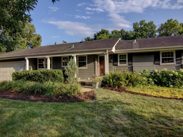17609 Leemans Dr, Minnetonka, MN 55345