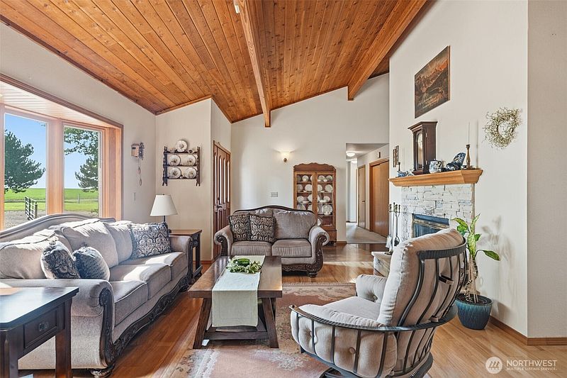 3rd image of 3011 Birch Road