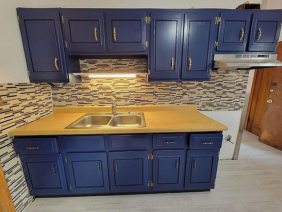 3rd image of 5441 W Parker Ave #1