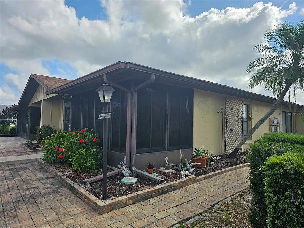 2 bed, 2.0 bath, 1044 sqft, $2,800 — Photo 2