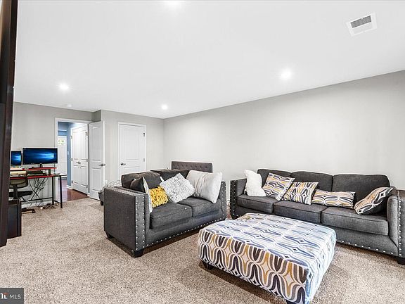5th image of 8420 Devries Ln