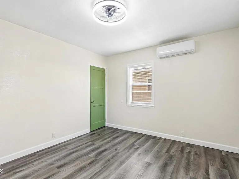 5616 N Gladys Ave — Photo 17