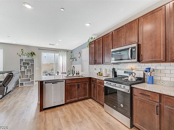 5th image of 8423 Vacarez Dr