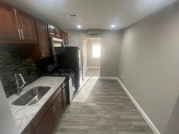 2nd image of 4425 Cass Ave #304