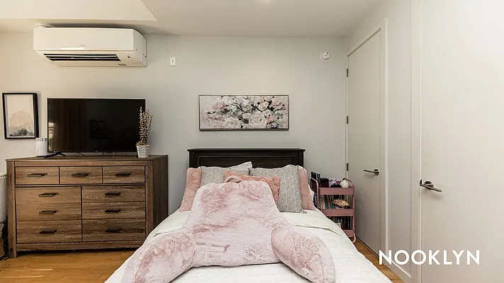 Rented by Nooklyn NYC LLC | media 49