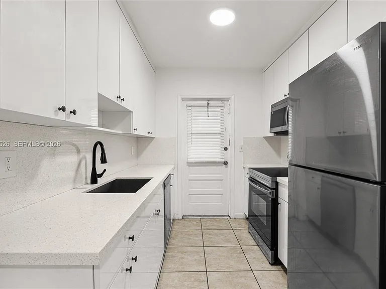 5141 Hollywood Blvd #104 — Photo 3