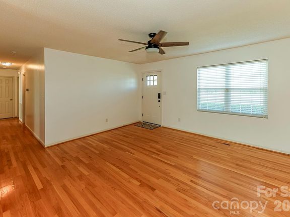 5th image of 229 Drumstand Rd