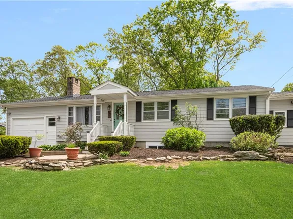 37 Charles St, Barrington, RI 02806