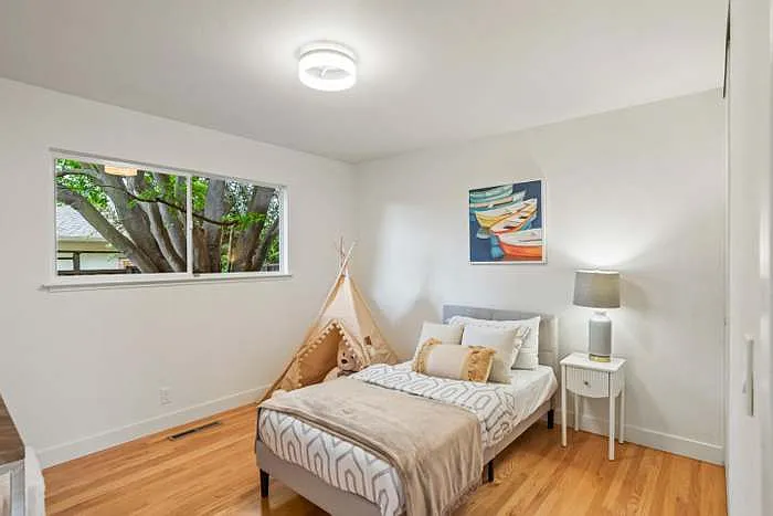 826 Fife Way — Photo 14