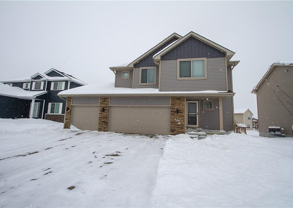 1st image of 675 SE Driftwood Ln