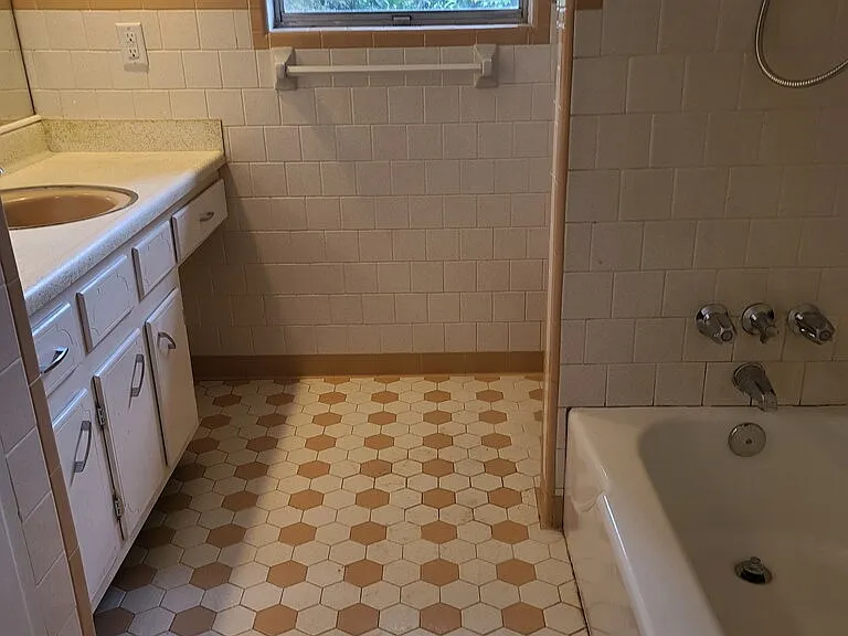 410 Gleason Ct — Photo 10