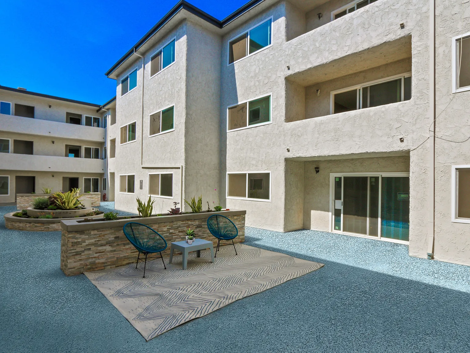 720 Louise Apartments — Photo 1