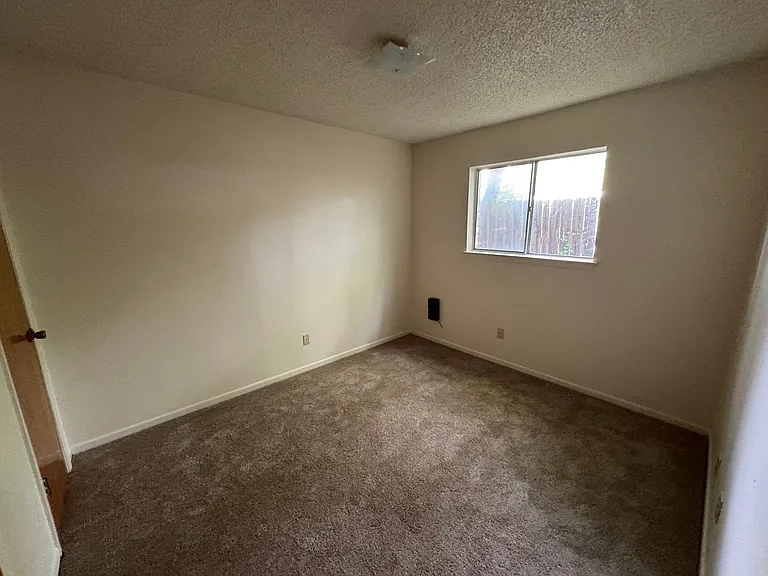425 W Ave C — Photo 23