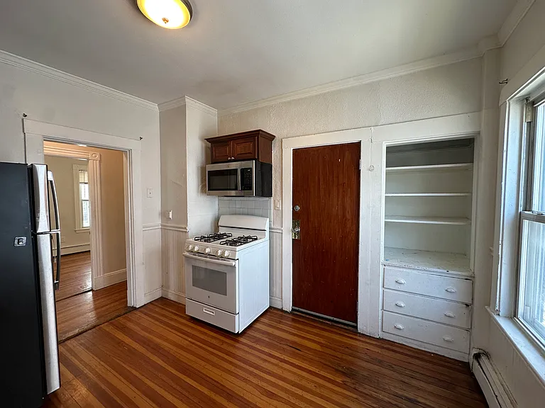 765 Broadway #6 — Photo 2