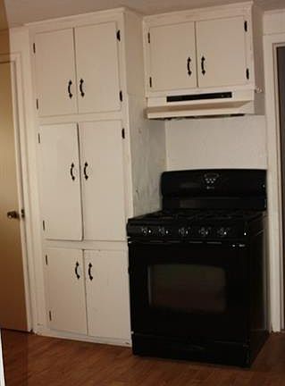 3rd image of 2813 W 2nd Ave