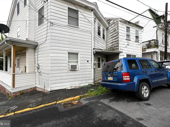 301 N New Castle St, Minersville, PA 17954