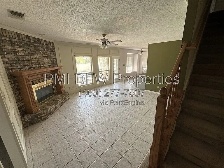 2332 Boardwalk Dr — Photo 3