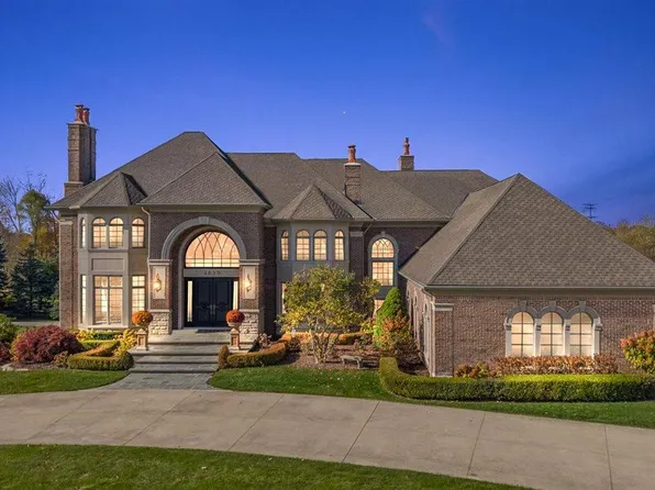 4650 Gatehouse Ct, Rochester, MI 48306