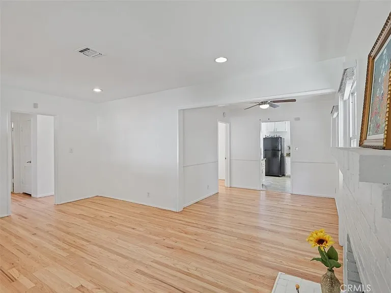 15460 Sylvan St — Photo 12