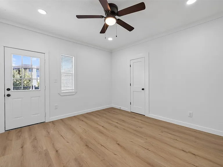 2202 Hutchins St #D — Photo 22