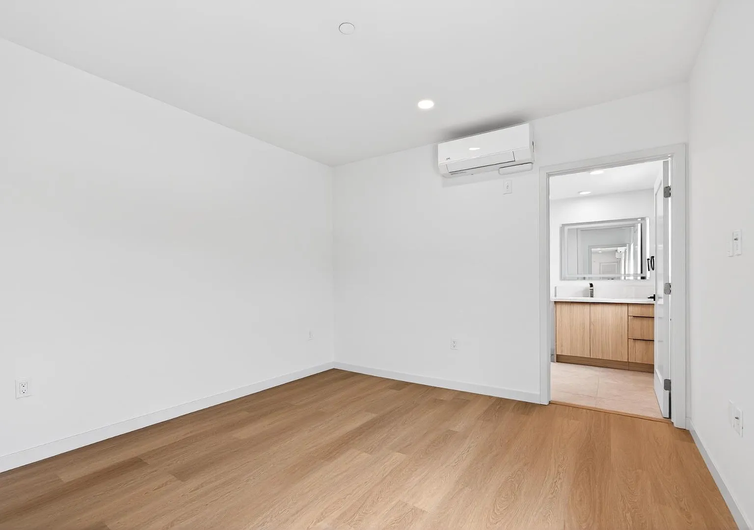 6115 Romaine St - 301 — Photo 3